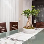 Chic & Serene Apartment-your Relaxing Oasis טיראנה