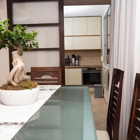 Chic & Serene Apartment-your Relaxing Oasis דירה