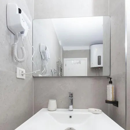 Chic & Serene Apartment-your Relaxing Oasis 티라나