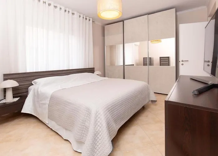 Chic & Serene Apartment-your Relaxing Oasis Appartement Tirana