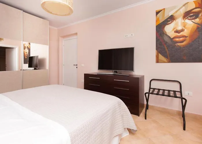 Chic & Serene Apartment-your Relaxing Oasis