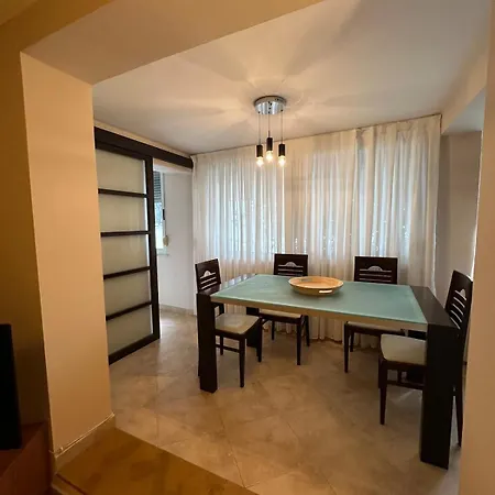 Chic & Serene Apartment-your Relaxing Oasis Apartment