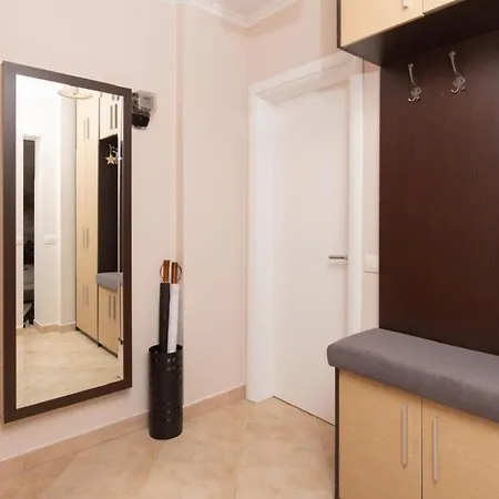 Chic & Serene Apartment-your Relaxing Oasis Apartment