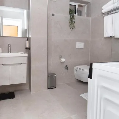 Chic & Serene Apartment-your Relaxing Oasis Τίρανα