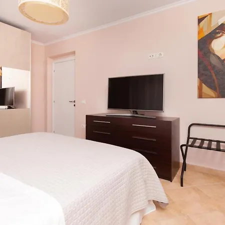 Chic & Serene Apartment-your Relaxing Oasis