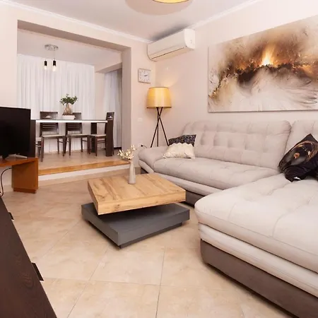 Chic & Serene Apartment-your Relaxing Oasis Apartman Tirana